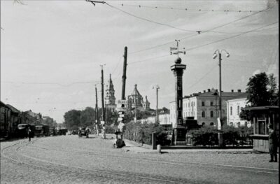 Дорожні вказівники у центрі Житомира у роки 2-ї світової війни 3 Центр Житомира